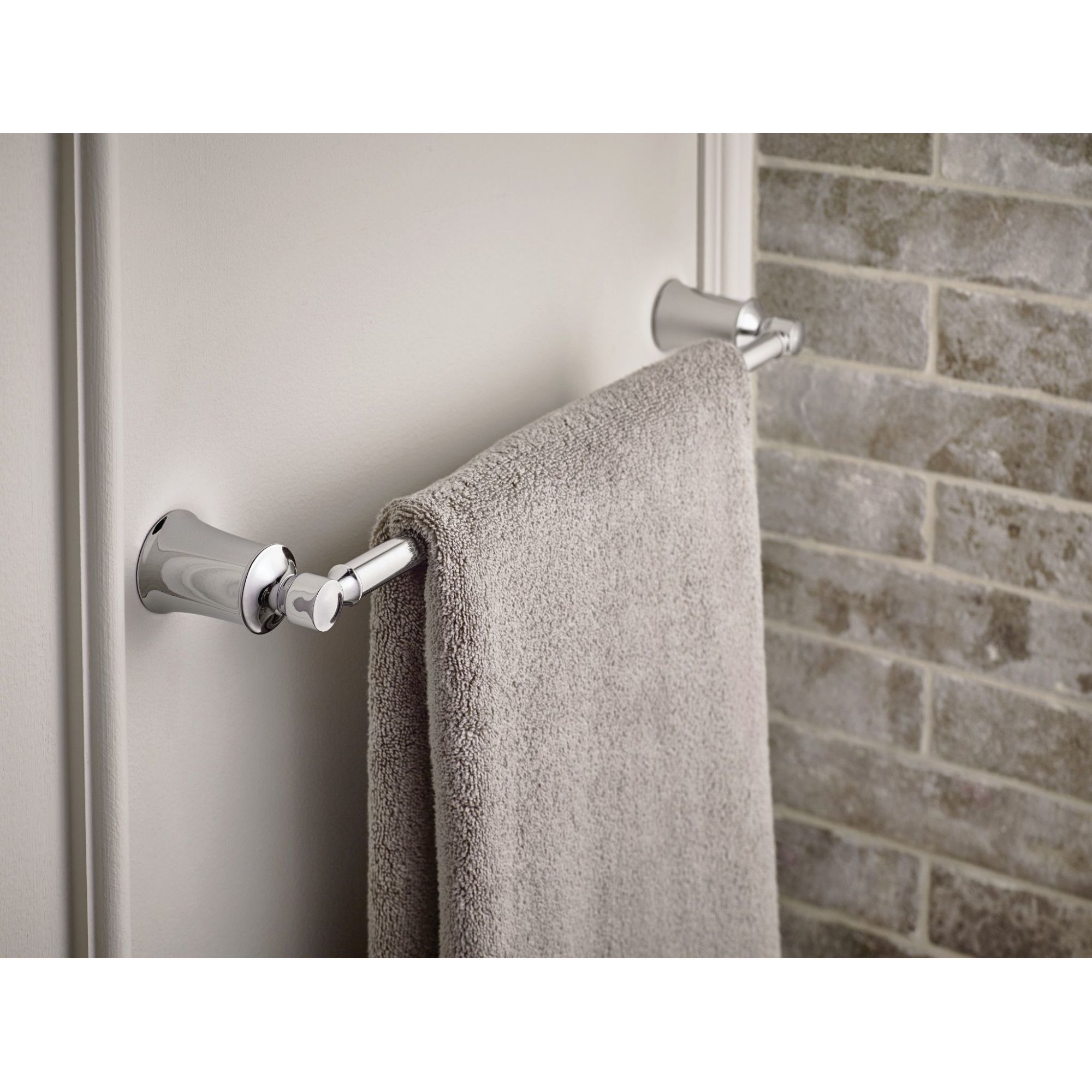 Moen Dartmoor Chrome 24